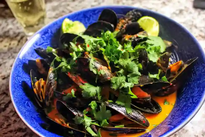 Coconut Curry Mussels