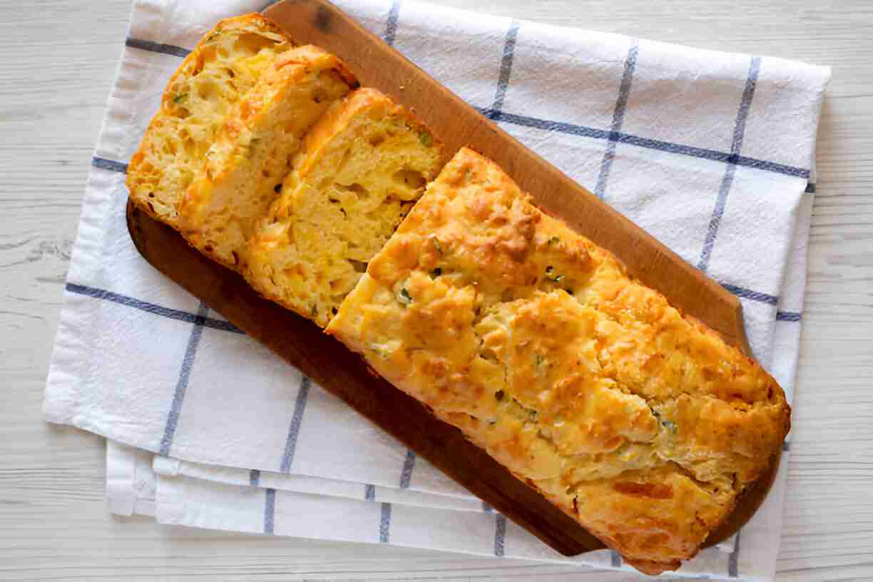 Cheddar Biscuit Loaf: A Family Favorite That’s Quick and Delicious!