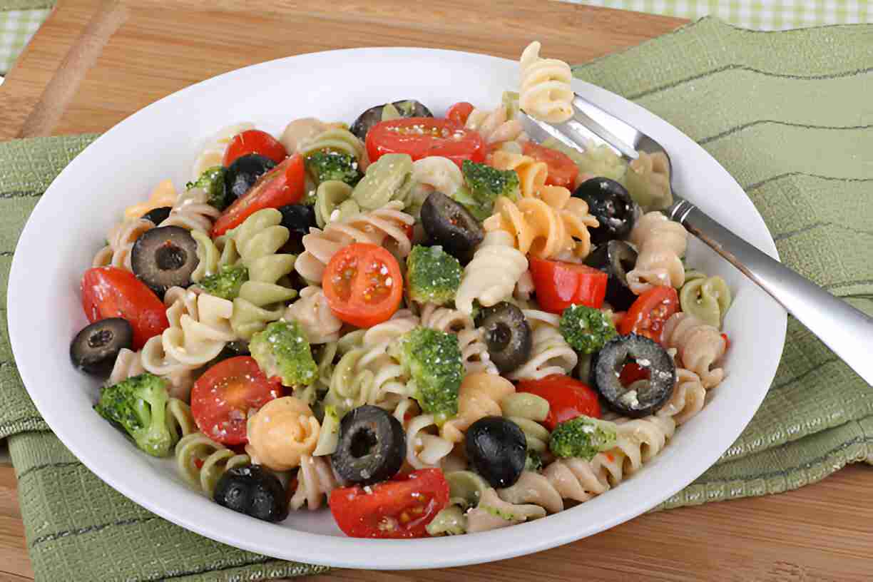 Olive Pasta Salad: A Colorful and Flavorful Feast