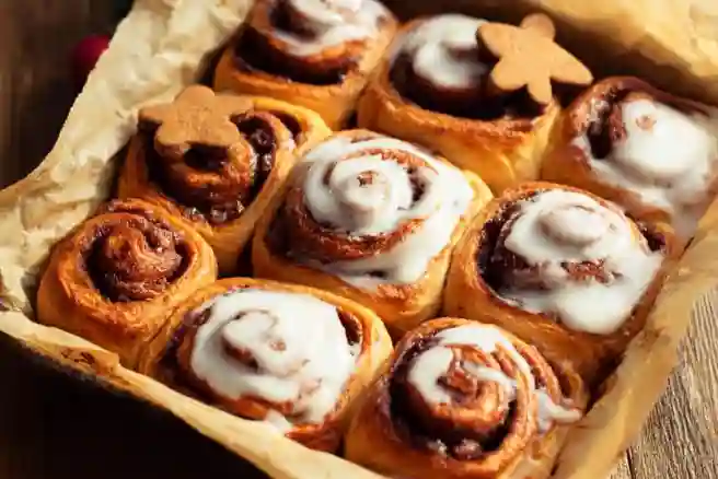 Gingerbread Cinnamon Rolls