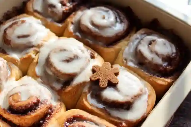Gingerbread Cinnamon Rolls